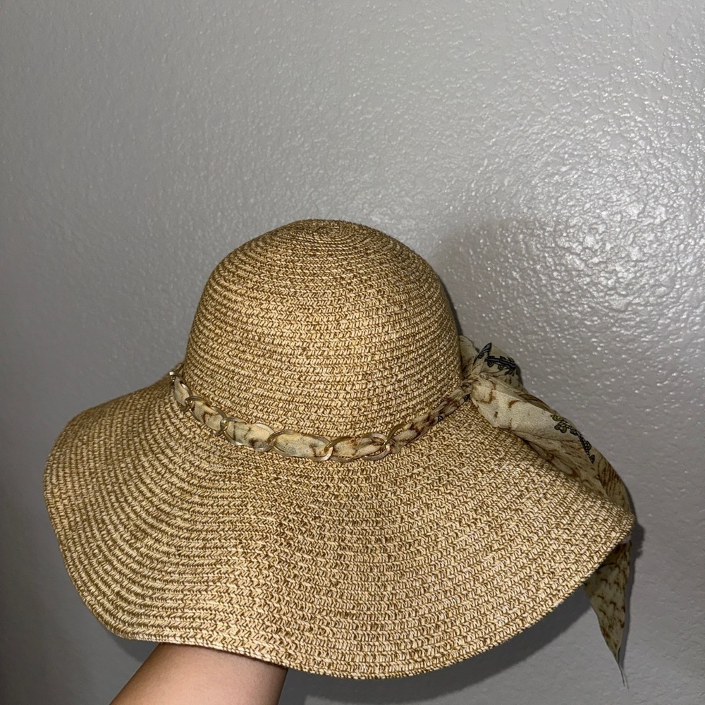 Chic Beige Sun Hat with Floral Scarf - Picture 2 of 5